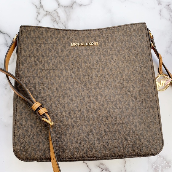 Gaby’sBags👜💕- NWT Michael Kors Large Messenger - Picture 4 of 8